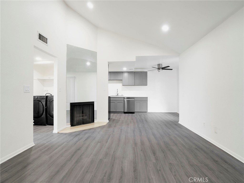 9038 Orion Avenue 209