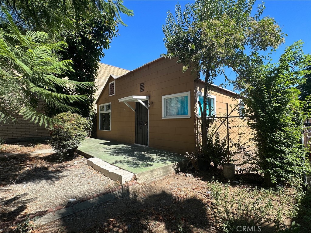 211 S Riverside