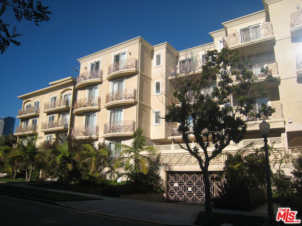 2306 FOX HILLS Drive 103