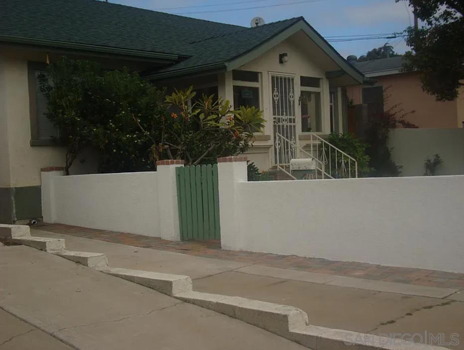 2220 Rosecrans