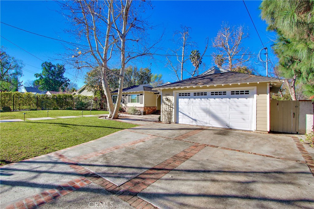 5923 Jumilla Avenue