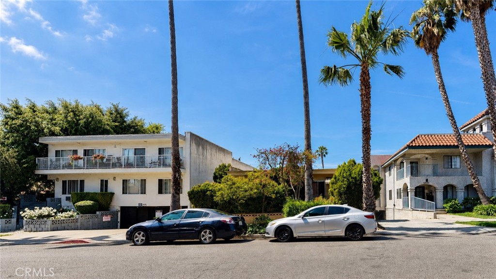 1029 N Orange Grove