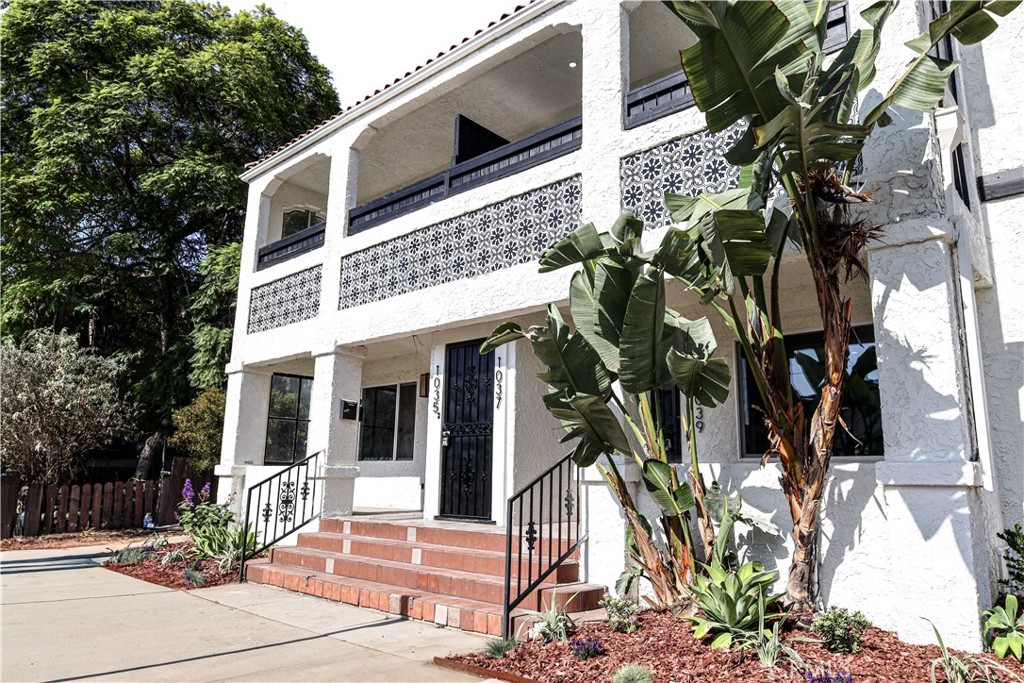 1033 1037 Gladys Ave