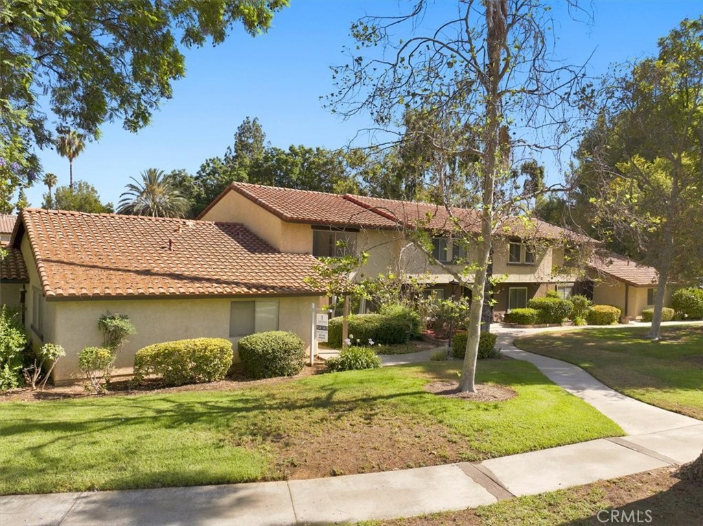 2749 Tropicana Dr