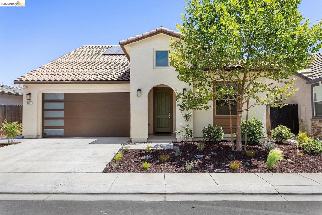 4352 Vanguard DR