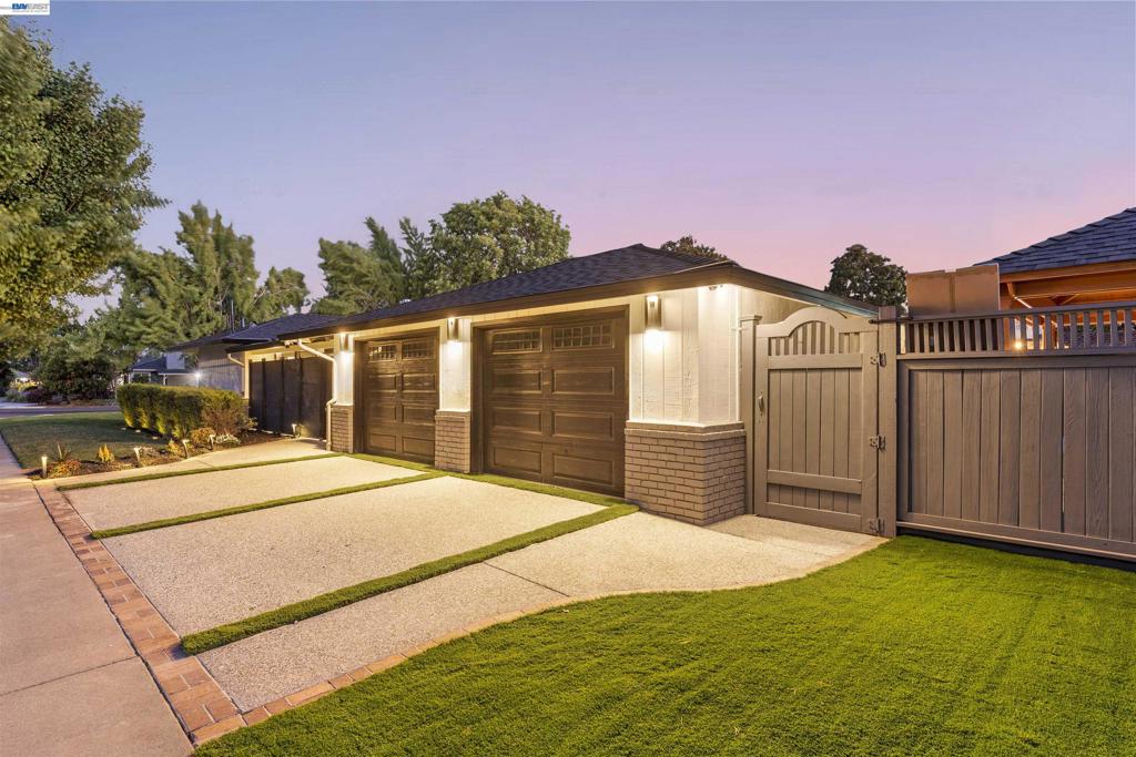 1131 Ruth Drive