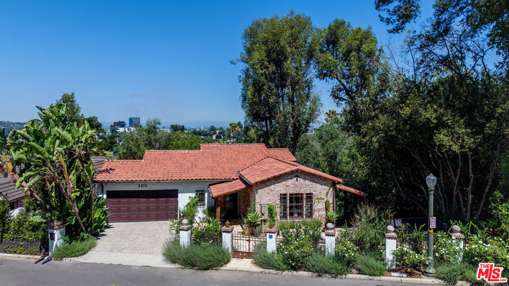 3475 N Knoll Drive