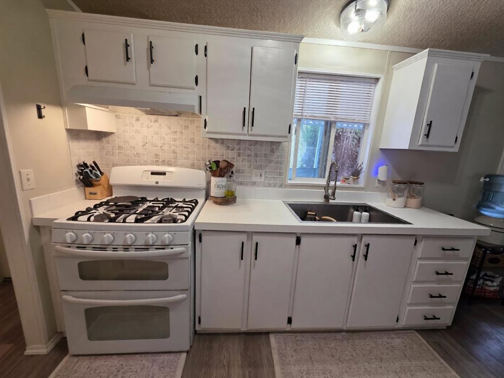 2900 Fairview Road 76