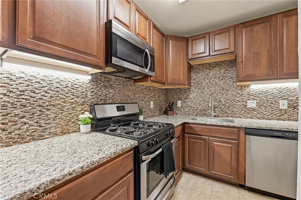 868 E Alvarado 44