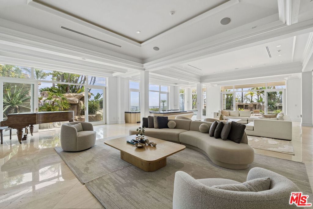 360 TROUSDALE Place