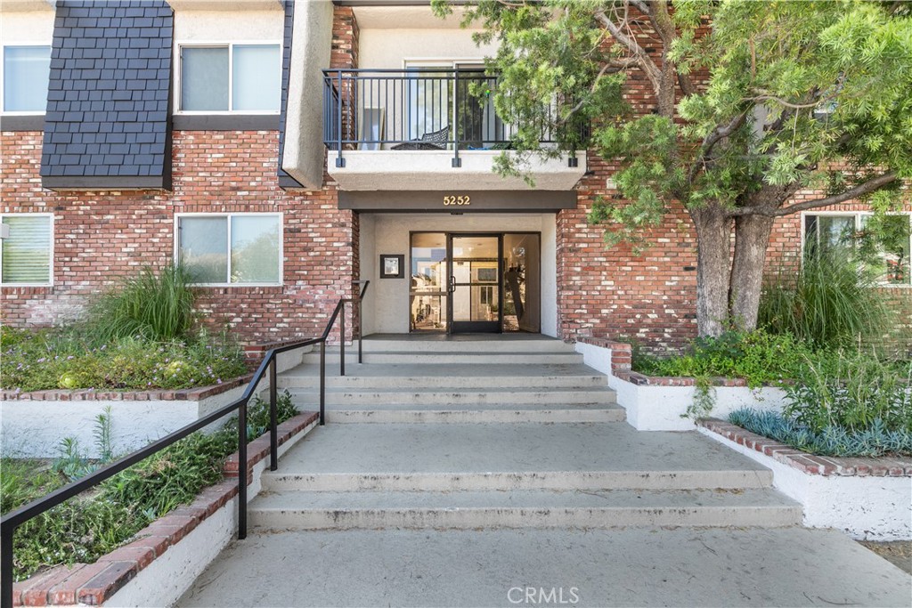 5252 Coldwater Canyon 202