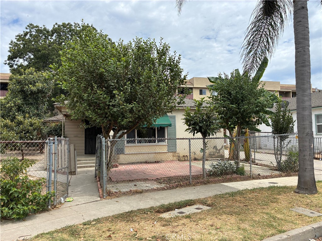 1529 N Van Ness