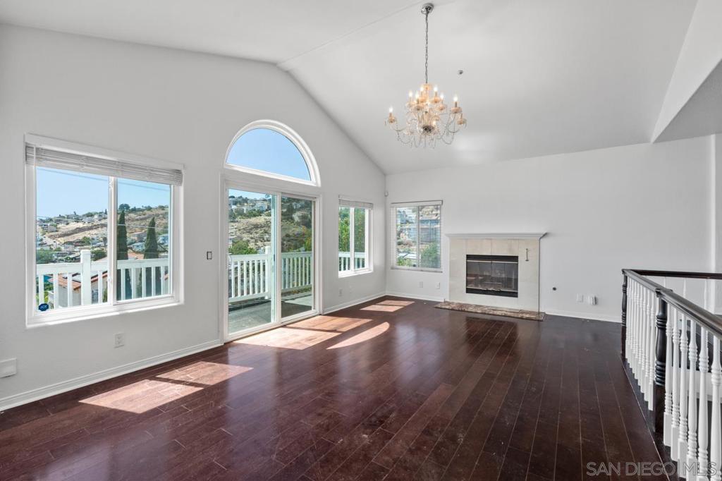 1229 La Mesa