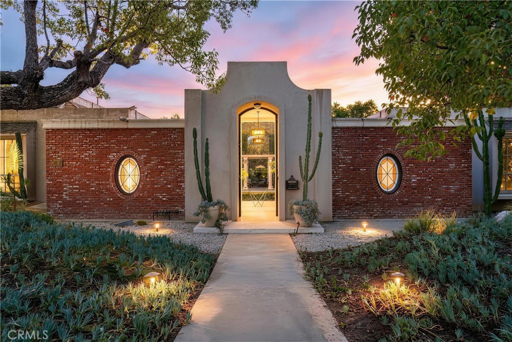 1049 Oak Grove