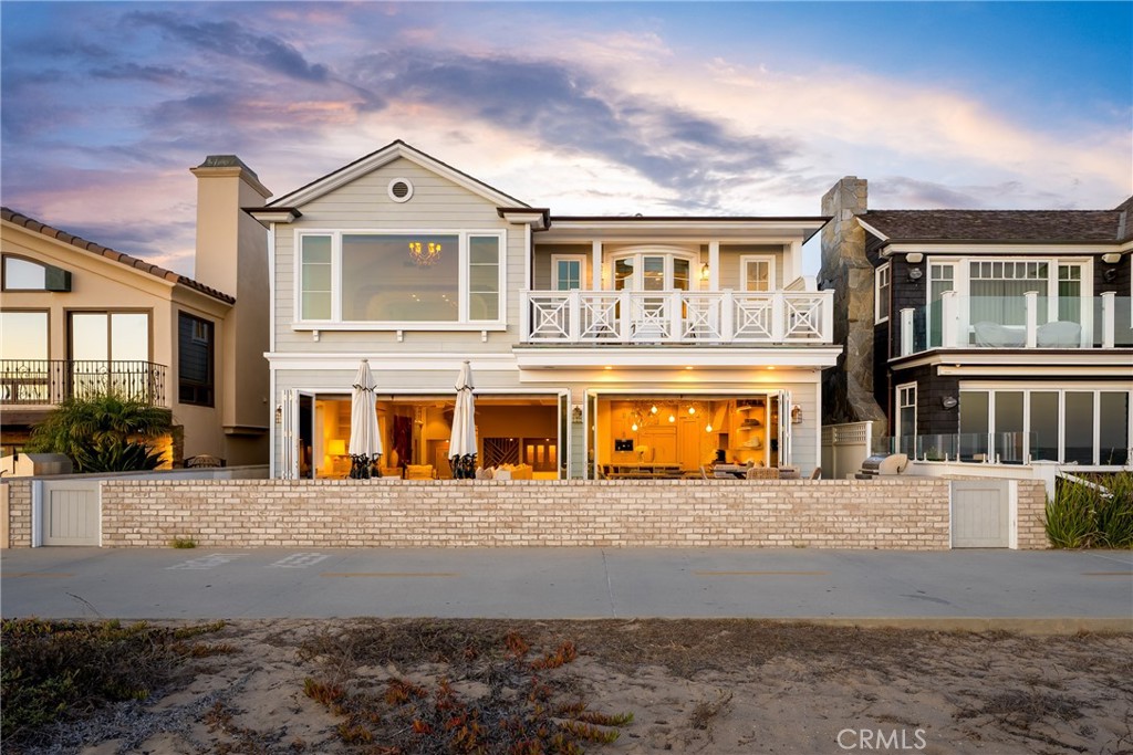1215 E Balboa