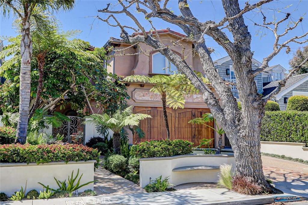 3005 N Poinsettia Avenue