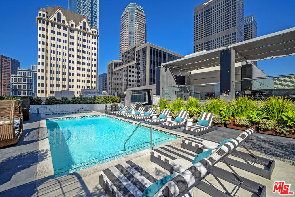 727 W 7th Street 919