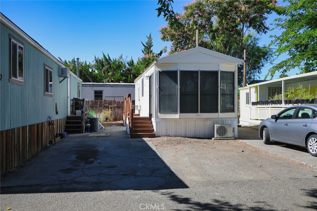 1350 s main 11