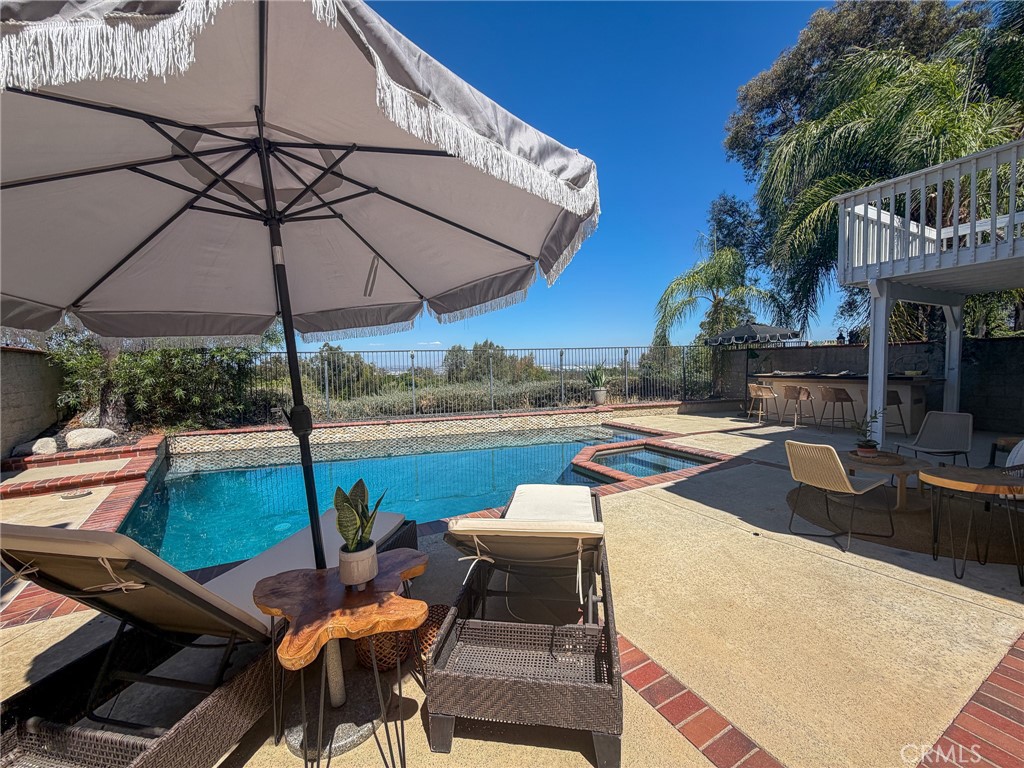 15657 Ladera Vista