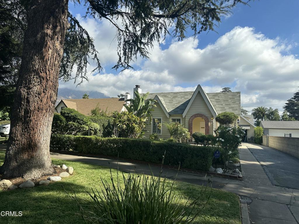 2122 Navarro Avenue