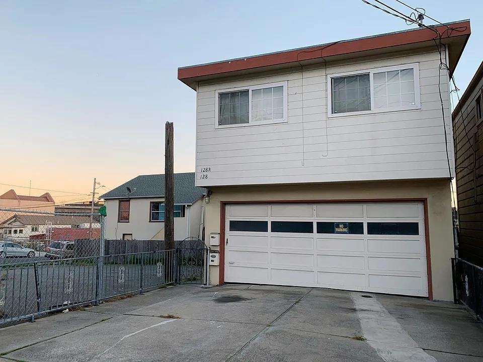 128 Gardiner Avenue