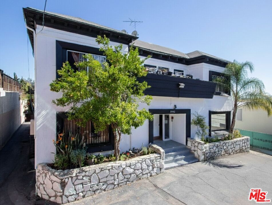 1918 Grace Avenue