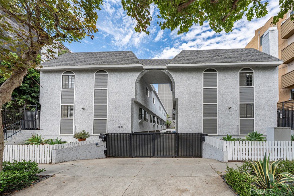 1221 N Sycamore 5