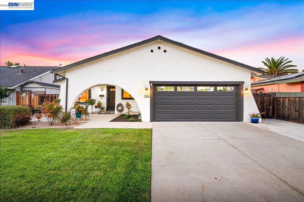 586 Colusa Way