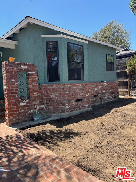 3497 Redwood Avenue