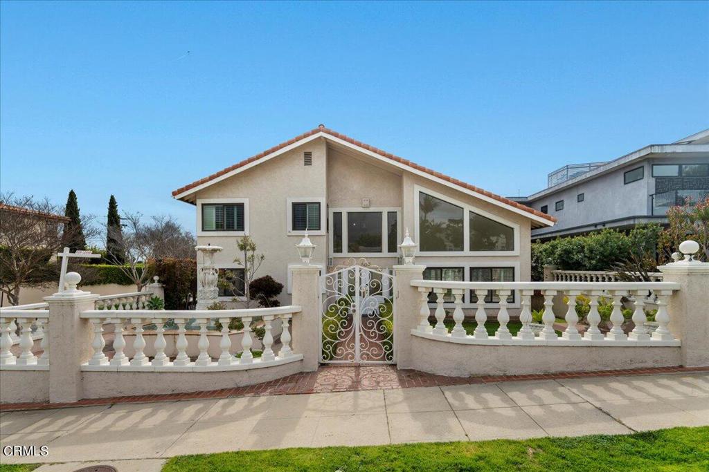 2222 Pier Avenue