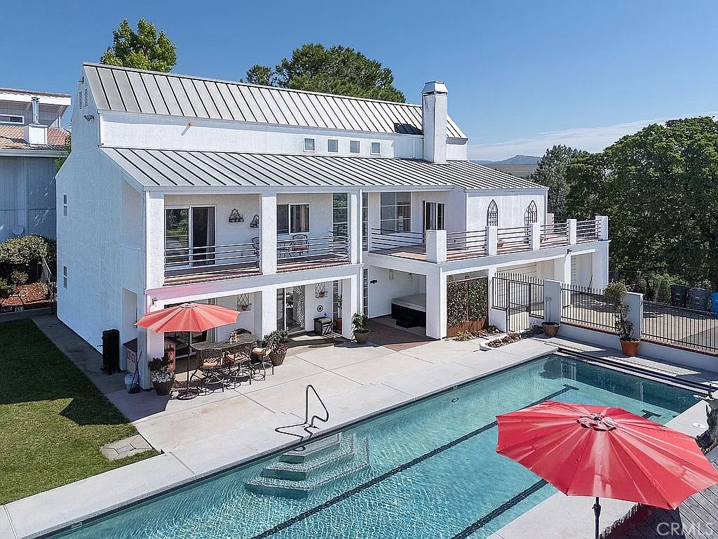 4 Lemon Hill Court