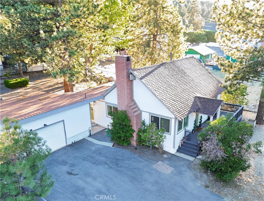 1081 Apple Avenue