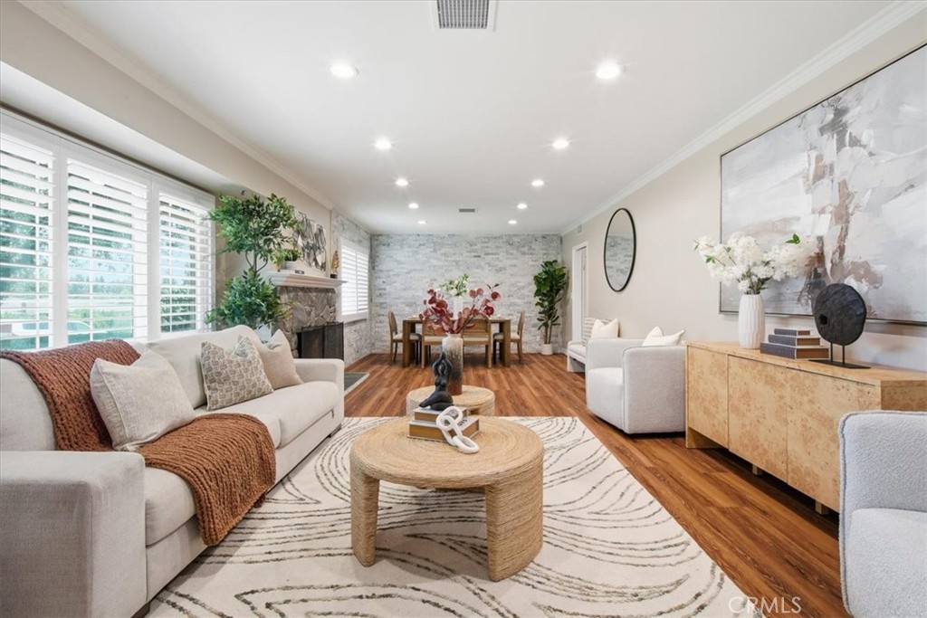 1705 N Santa Anita