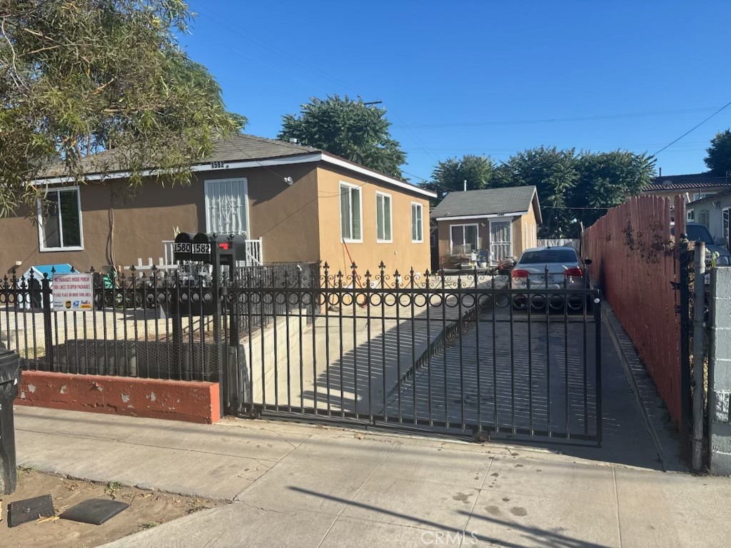 1580 E 47th