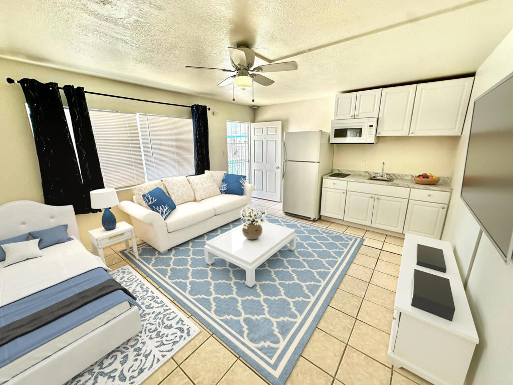 11330 Palm Drive 2