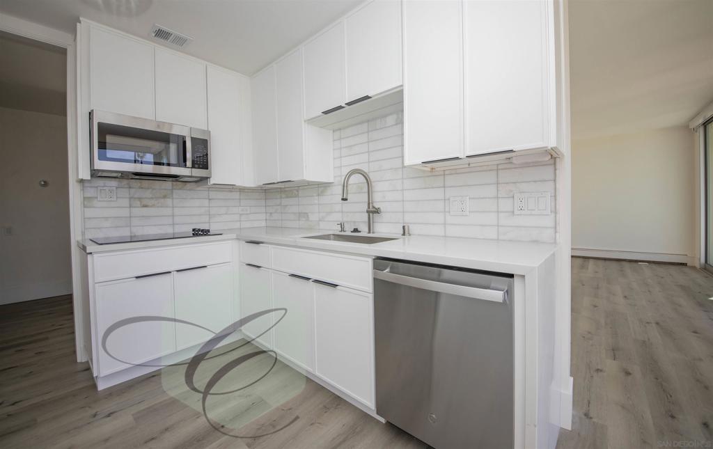 8111 Camino del Oro