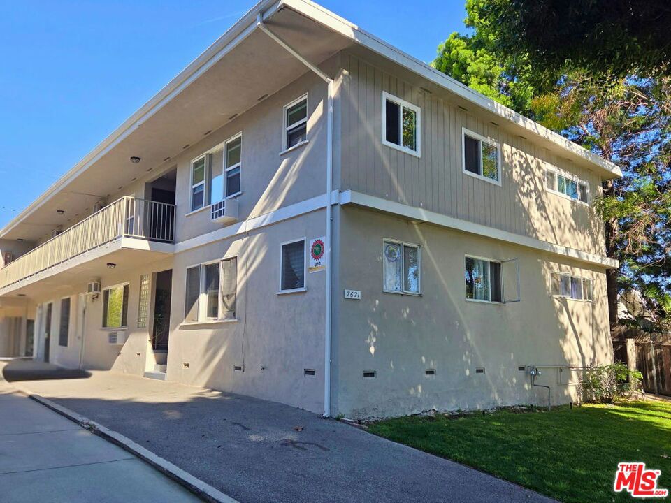 7621 Hampton Avenue 103