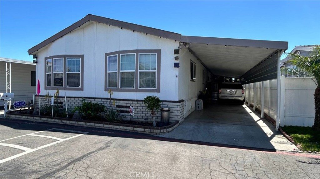 108 Parrot Lane