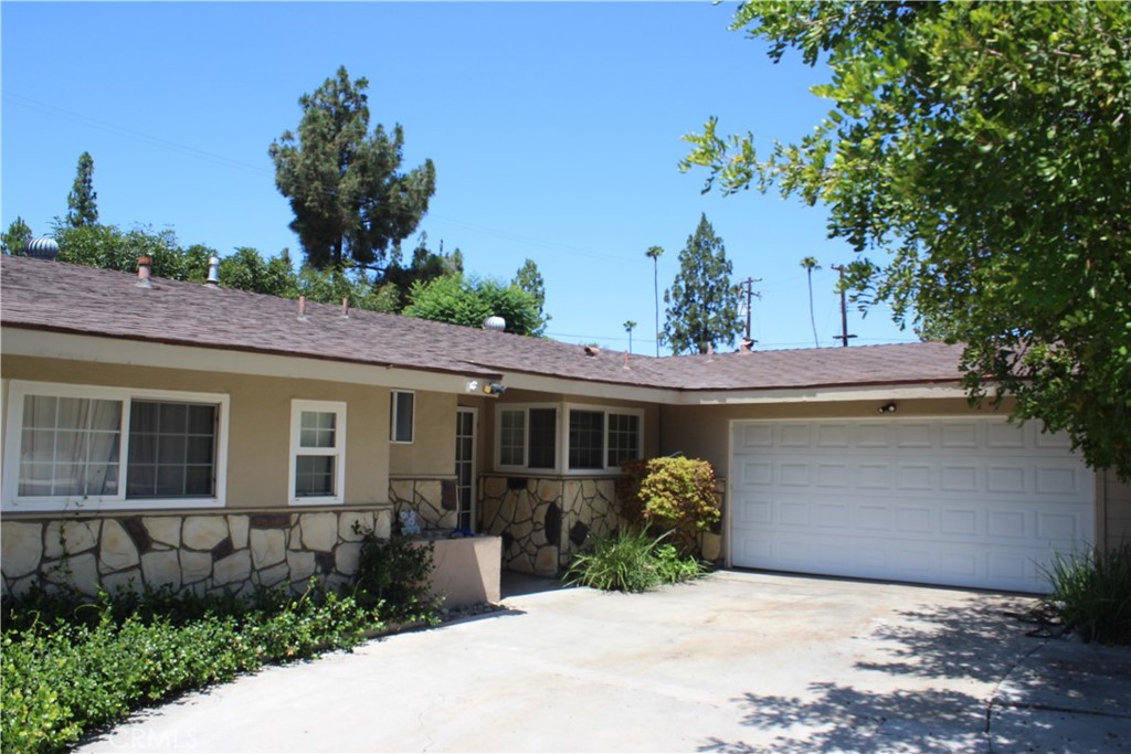3748 Skylark Dr