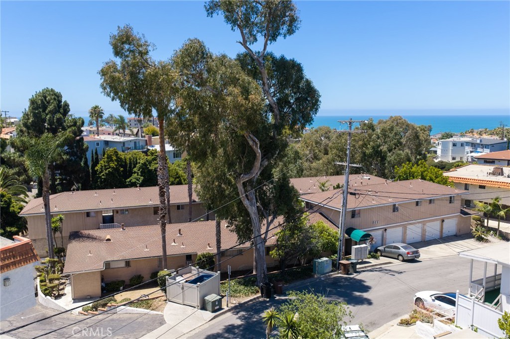 211 W Marquita