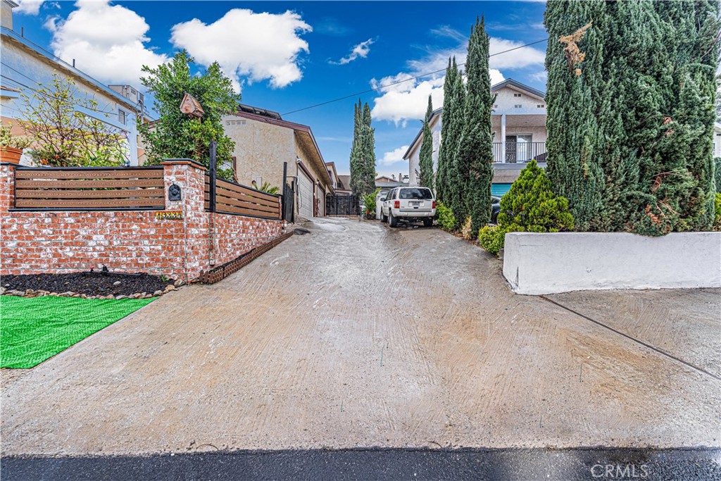 10334 Tujunga Canyon