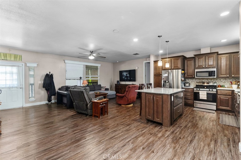5815 La Palma Ave 304