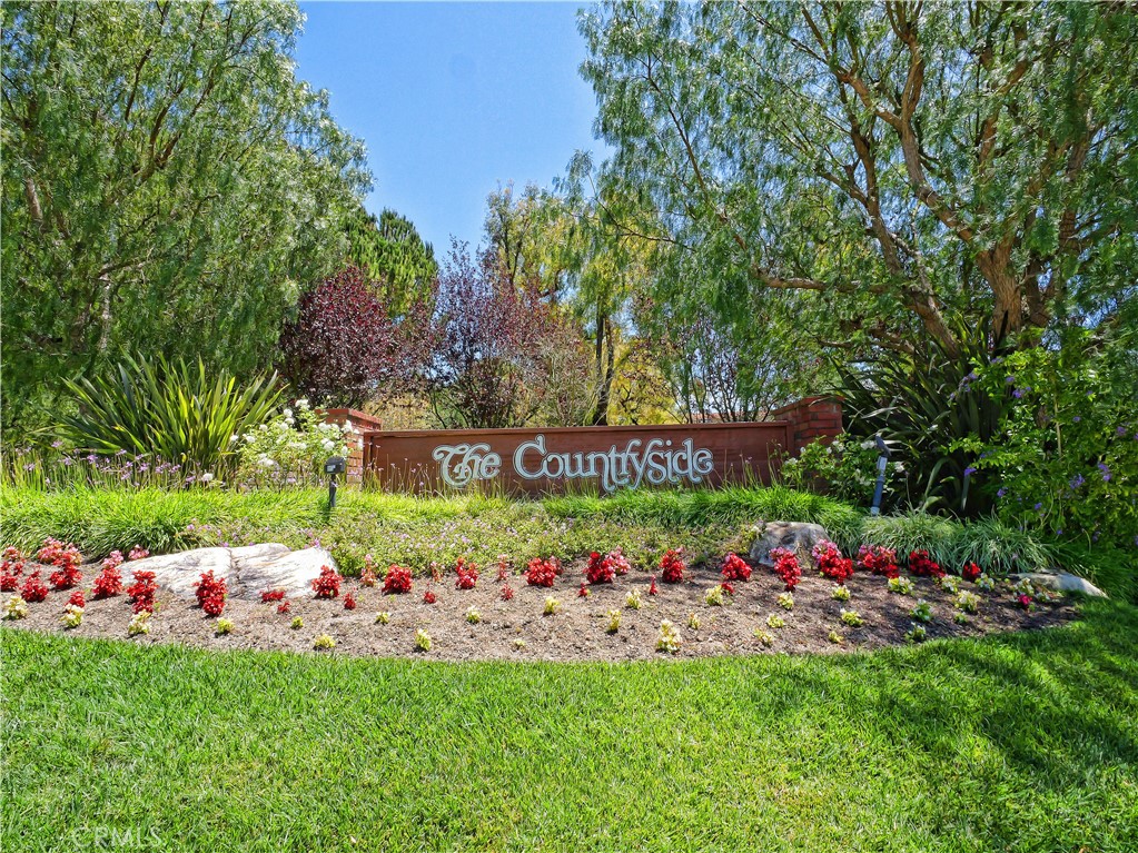 5465 Valley View