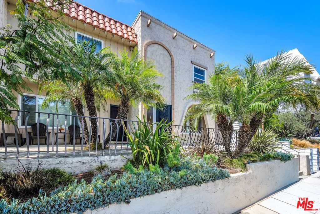 8025 Redlands Street 15