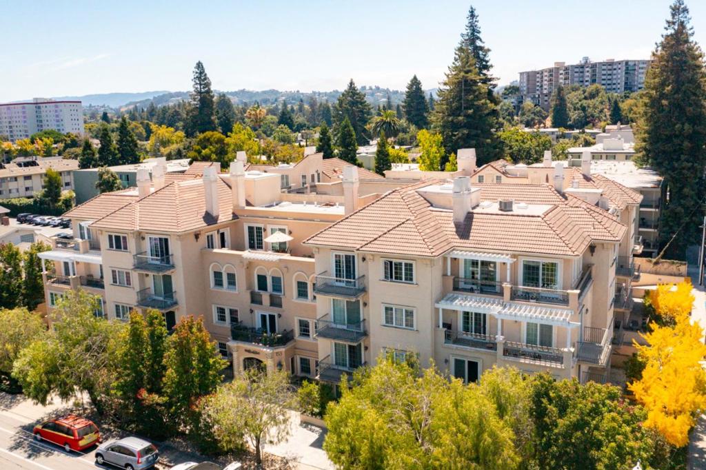 153 N San Mateo Drive 201
