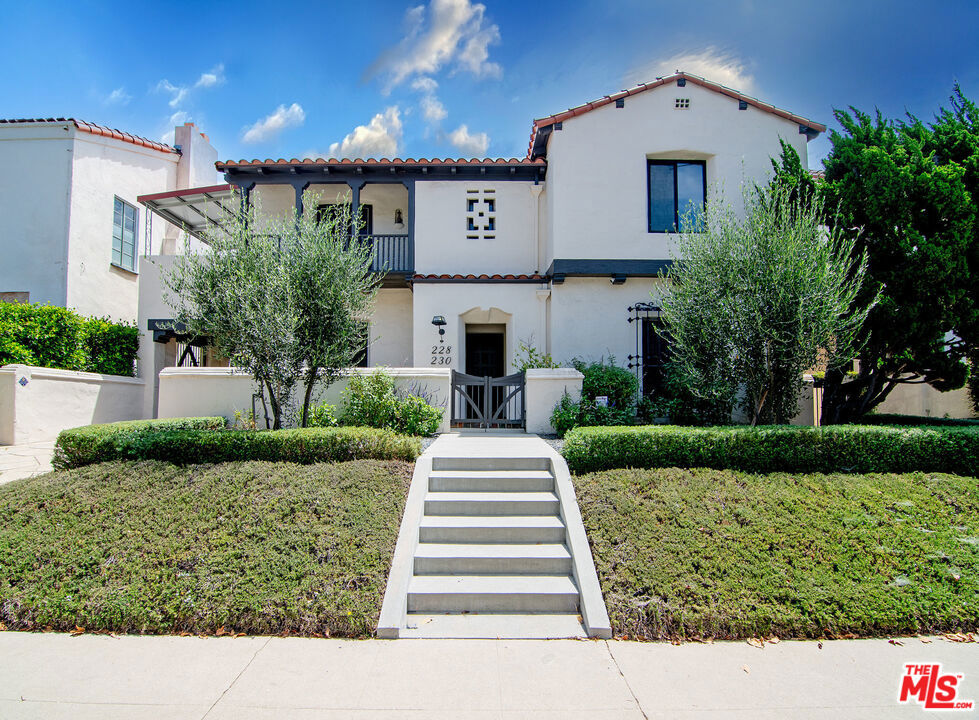 228 S Orange Drive