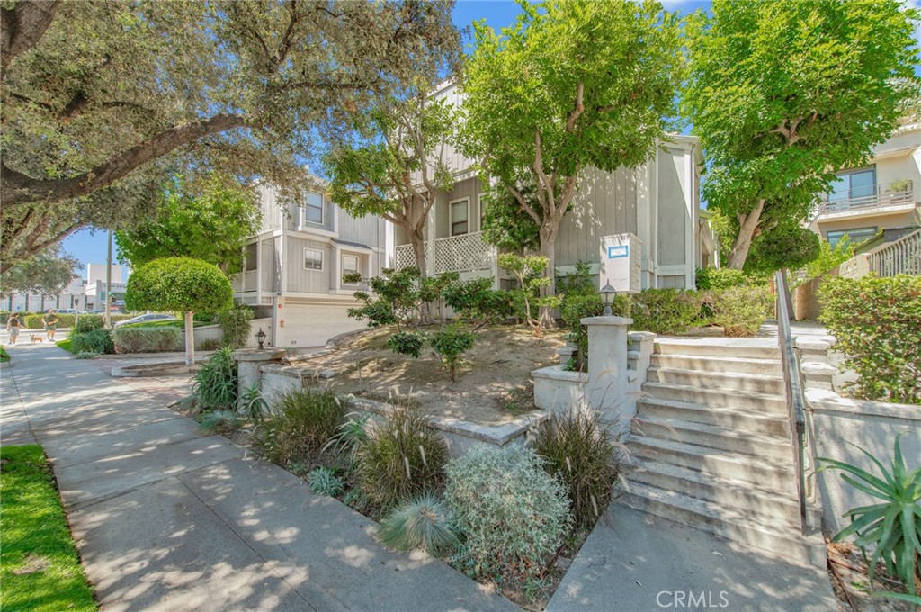 965 E Del Mar Boulevard 4