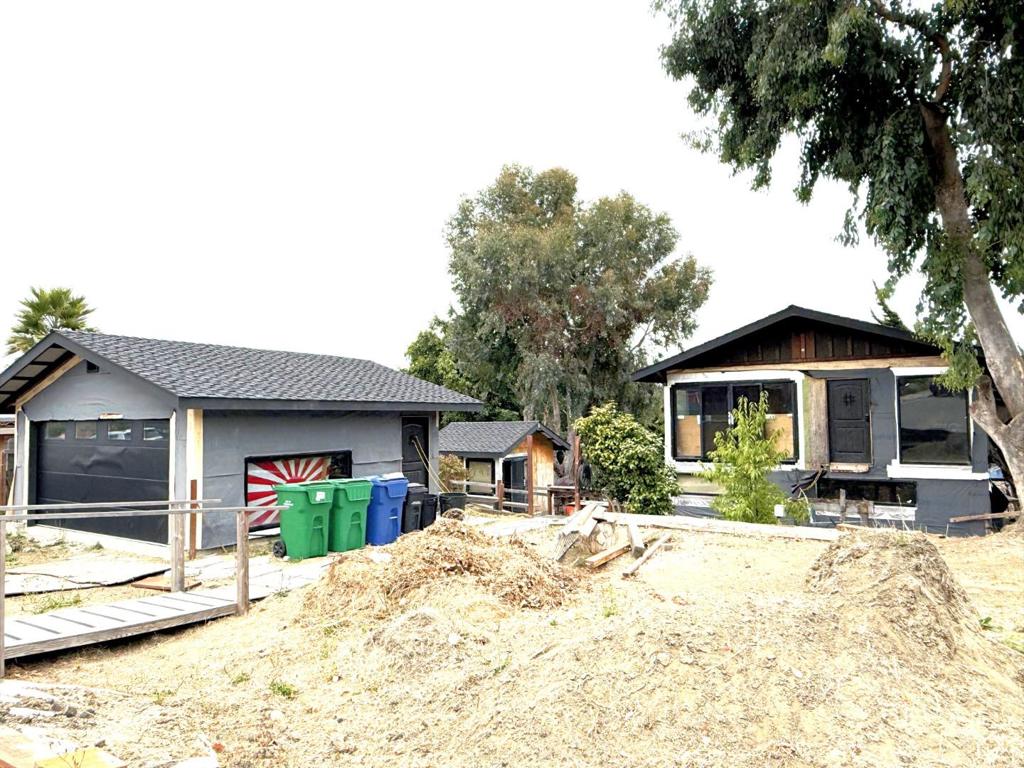 87 Lawrence Avenue