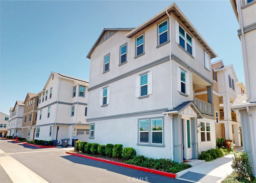1066 N Anaheim 1