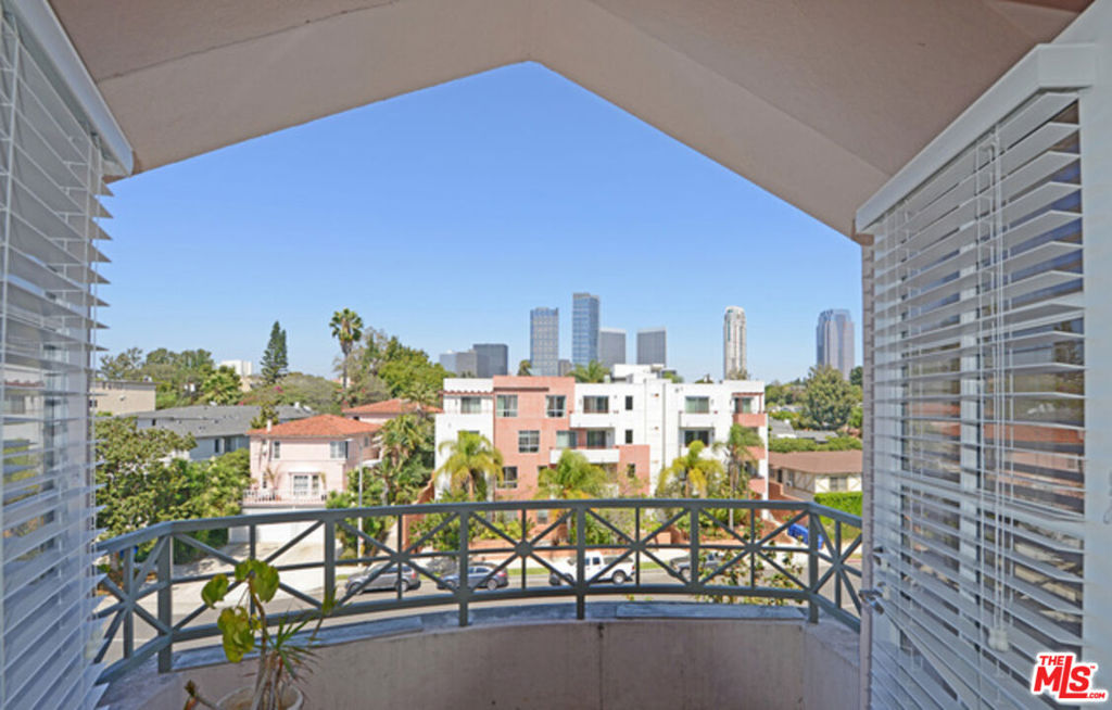 2015 S Beverly Glen Boulevard 402